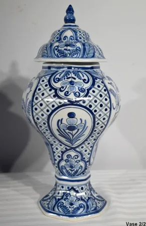 Paire de Vases en Faïence de Delft – Début XXe
