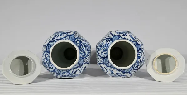 Paire de Vases en Faïence de Delft – Début XXe
