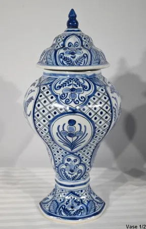 Paire de Vases en Faïence de Delft – Début XXe