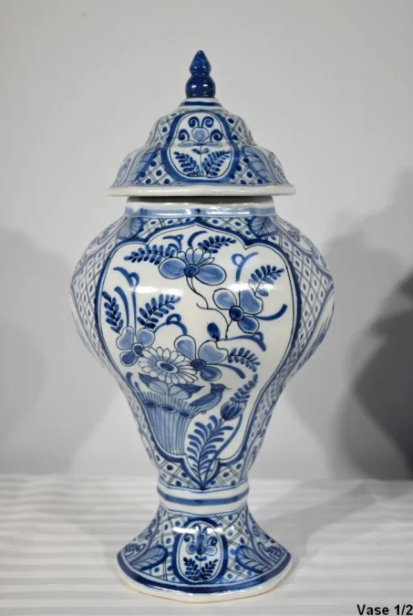 PAAR DELFTER FAIENCE-VASEN