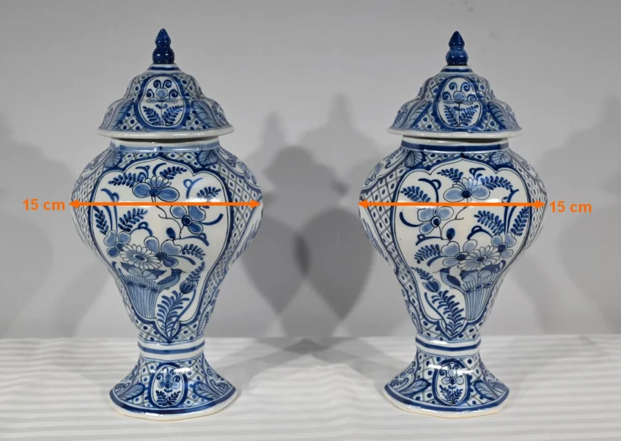 PAAR DELFTER FAIENCE-VASEN