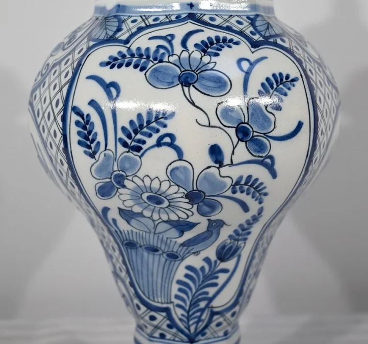 PAAR DELFTER FAIENCE-VASEN