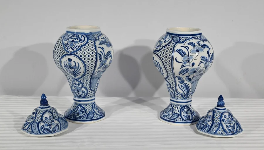 PAAR DELFTER FAIENCE-VASEN