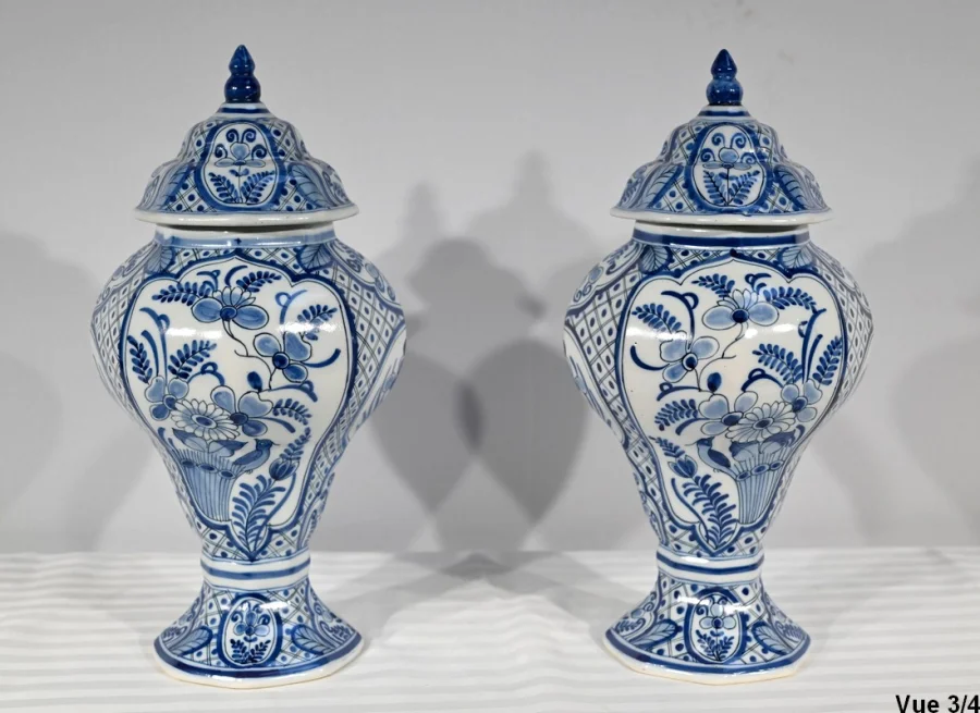 PAAR DELFTER FAIENCE-VASEN
