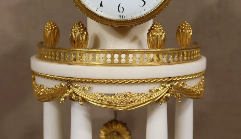 Pendule en Marbre et Bronze Doré, Maison Planchon, style Louis XVI – XIXe