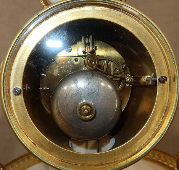 Pendule en Marbre et Bronze Doré, Maison Planchon, style Louis XVI – XIXe