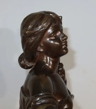 BRONZE SCULPTURE signed H. MOREAU