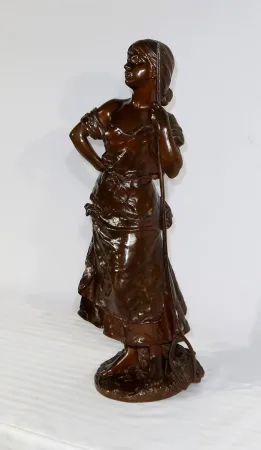 BRONZE SCULPTURE signed H. MOREAU