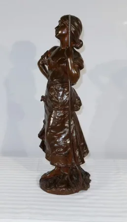 BRONZE SCULPTURE signed H. MOREAU