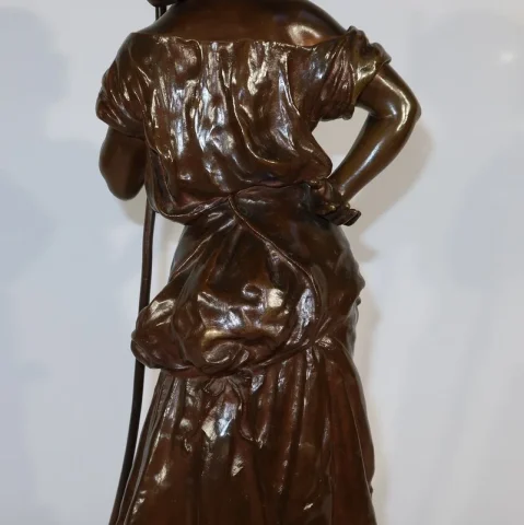 Important Bronze « Jeune Paysanne », signé H. Moreau – 2ème partie XIXe