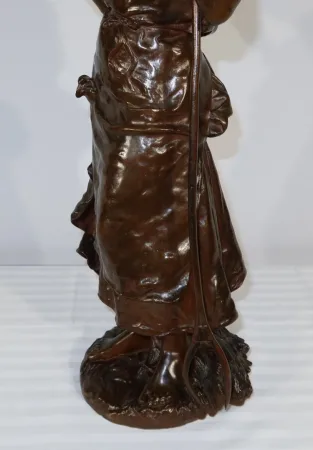 BRONZE SCULPTURE signed H. MOREAU