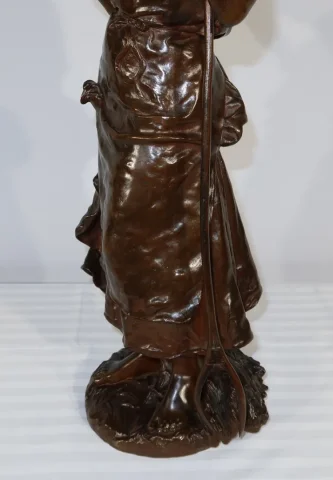 Important Bronze « Jeune Paysanne », signé H. Moreau – 2ème partie XIXe