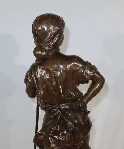 Important Bronze « Jeune Paysanne », signé H. Moreau – 2ème partie XIXe