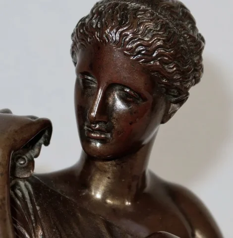 Bronze « Diane de Gabies » d’après Praxitèle, signé C. Sauvage – Début XIXe