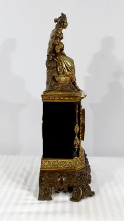 Pendule en Marbre et Bronze, style Louis XVI, époque Restauration - Début XIXe