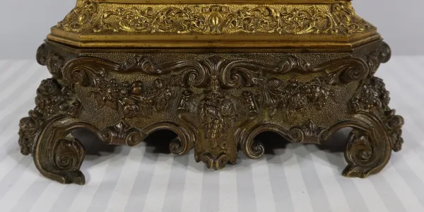 Pendule en Marbre et Bronze, style Louis XVI, époque Restauration - Début XIXe