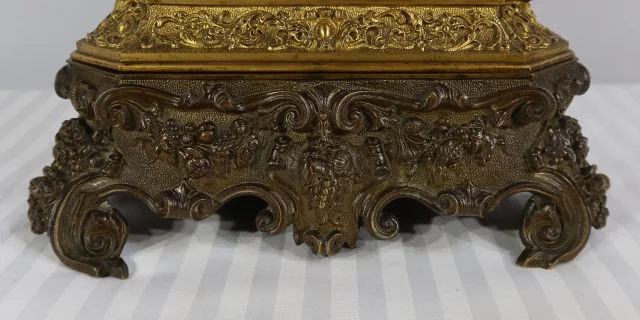 ЧАСЫ В СТИЛЕ ЛЮДОВИКА XVI