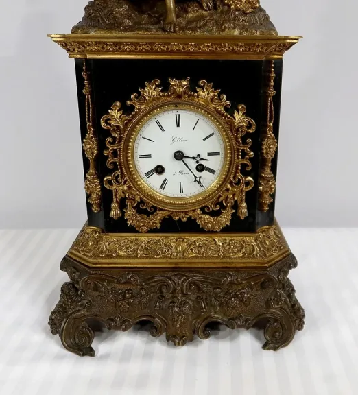 Pendule en Marbre et Bronze, style Louis XVI, époque Restauration - Début XIXe