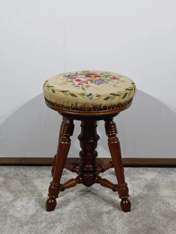 PIANO STOOL