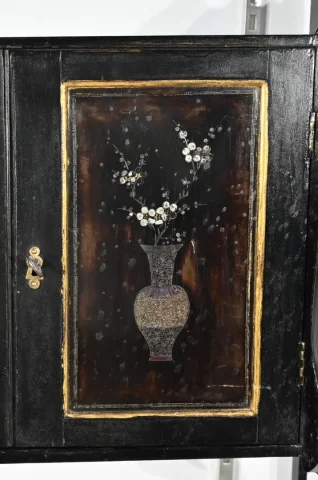 Petit Meuble Mural en Bois Laqué, Chine – Fin XIXe