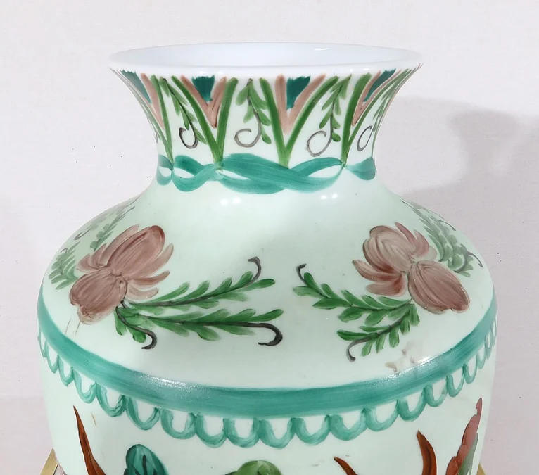 VASE AUS LIMOGES-PORZELLAN