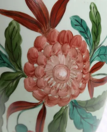 Vase en Porcelaine de Limoges et à décors de Fleurs– Début XXe