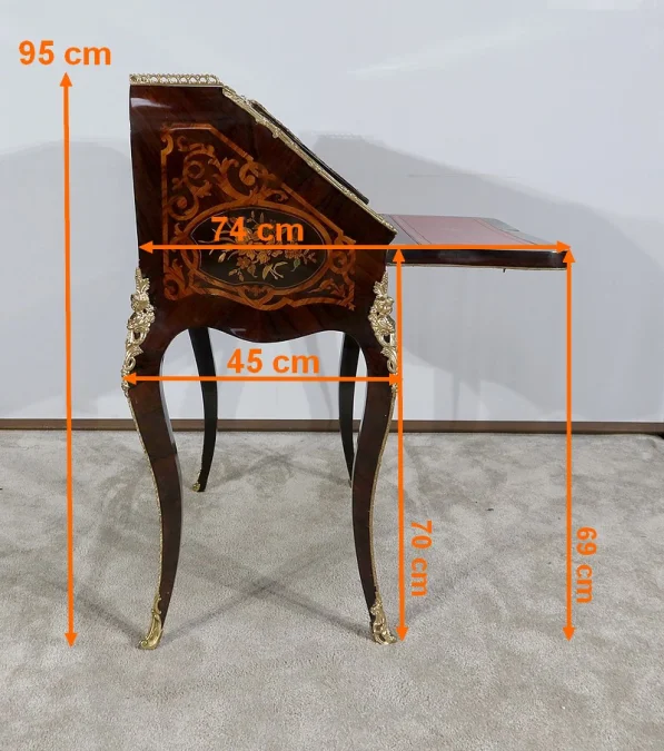 SCHRÄGSCHREIBTISCH AUS DER NAPOLEON-III-ZEIT
