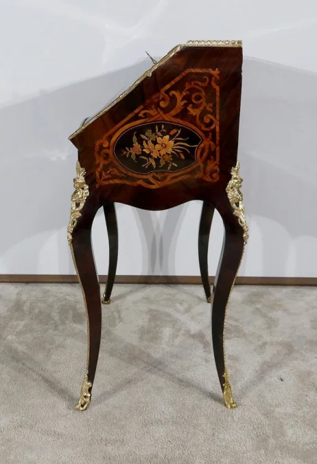 SCHRÄGSCHREIBTISCH AUS DER NAPOLEON-III-ZEIT