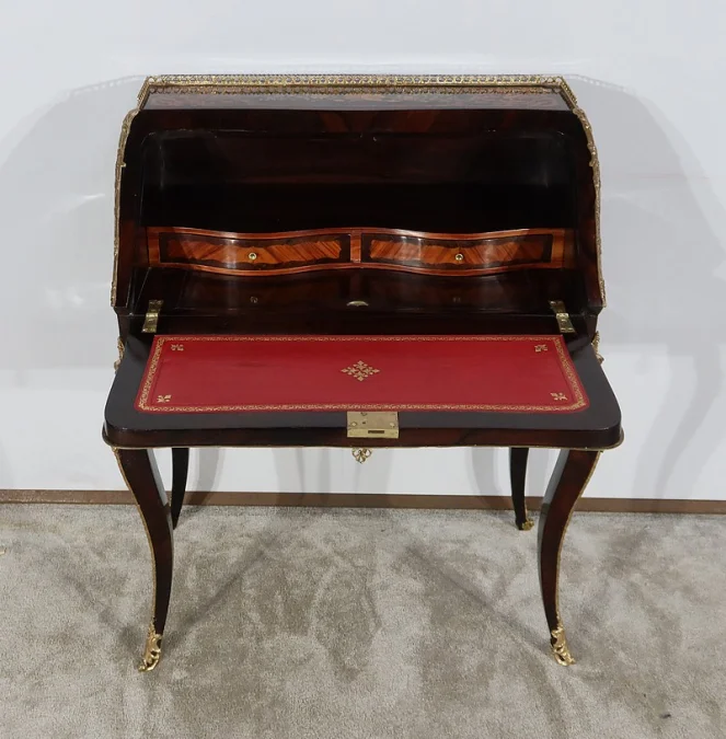 SCHRÄGSCHREIBTISCH AUS DER NAPOLEON-III-ZEIT