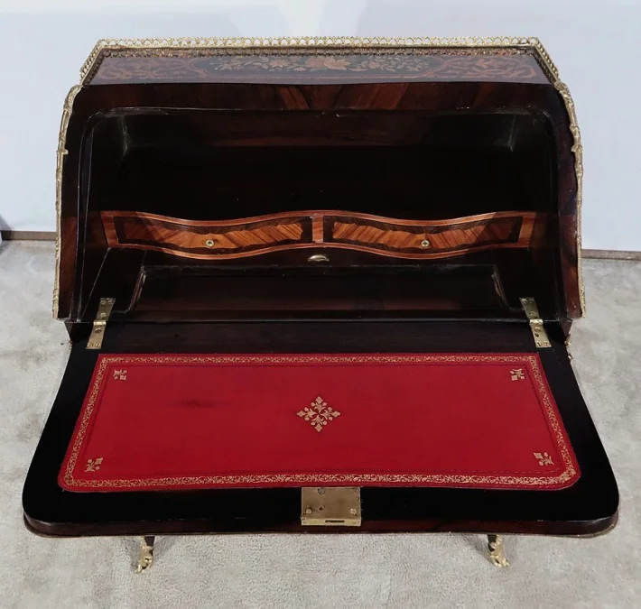 SCHRÄGSCHREIBTISCH AUS DER NAPOLEON-III-ZEIT