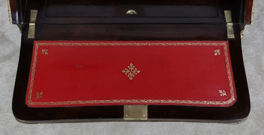 SCHRÄGSCHREIBTISCH AUS DER NAPOLEON-III-ZEIT