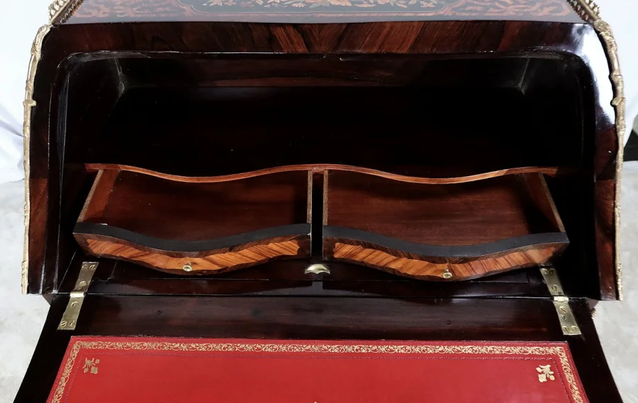 SCHRÄGSCHREIBTISCH AUS DER NAPOLEON-III-ZEIT