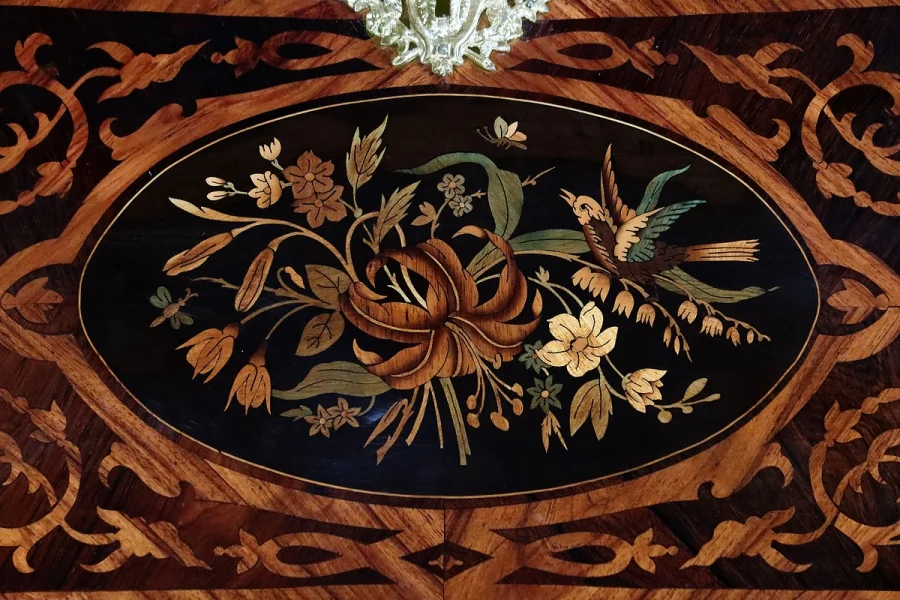 SCHRÄGSCHREIBTISCH AUS DER NAPOLEON-III-ZEIT