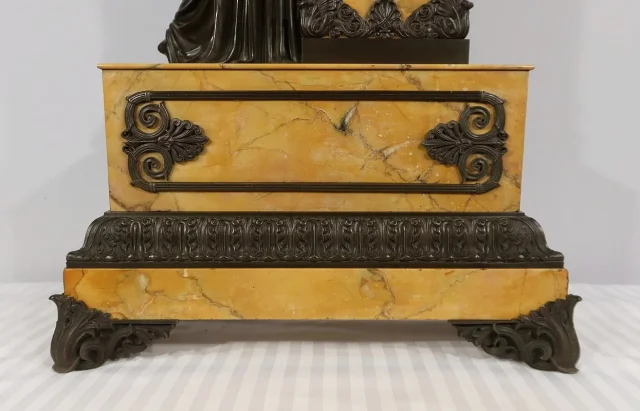 MANTLE GARNITURE