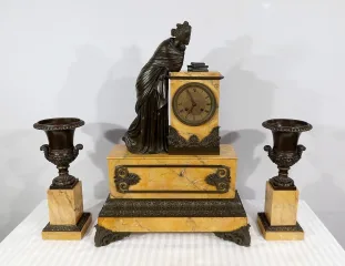 MANTLE GARNITURE