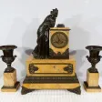 Importante Garniture de Cheminée en Marbre Jaune de Sienne et Bronze patiné, époque Empire – Début XIXe