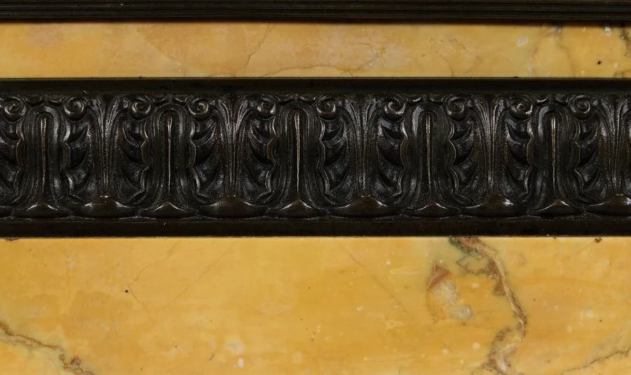 MANTLE GARNITURE