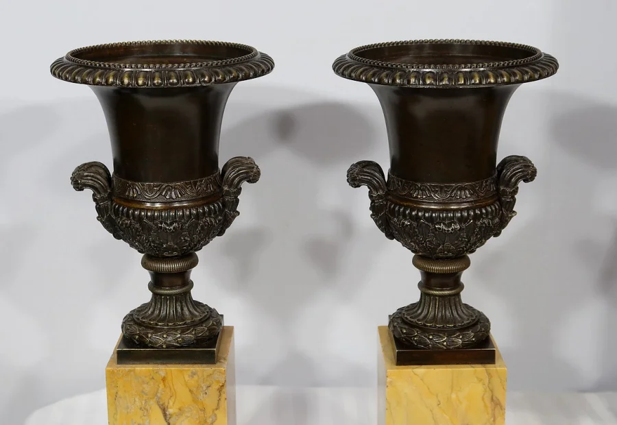 MANTLE GARNITURE