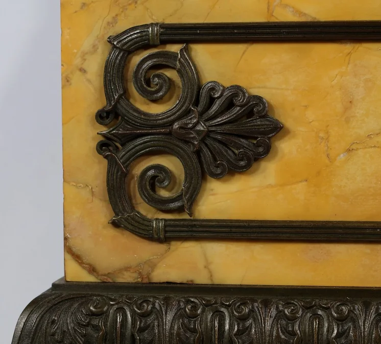MANTLE GARNITURE