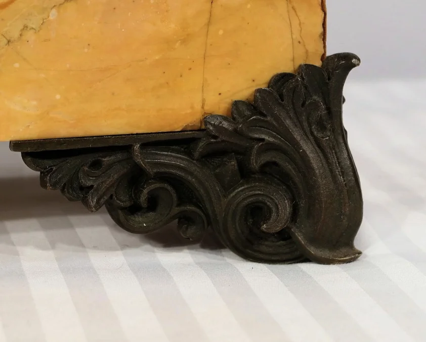 MANTLE GARNITURE
