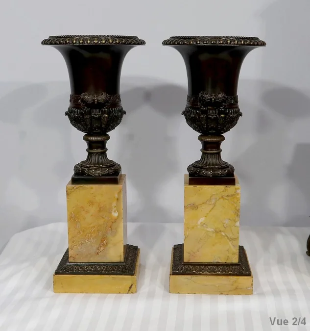 MANTLE GARNITURE