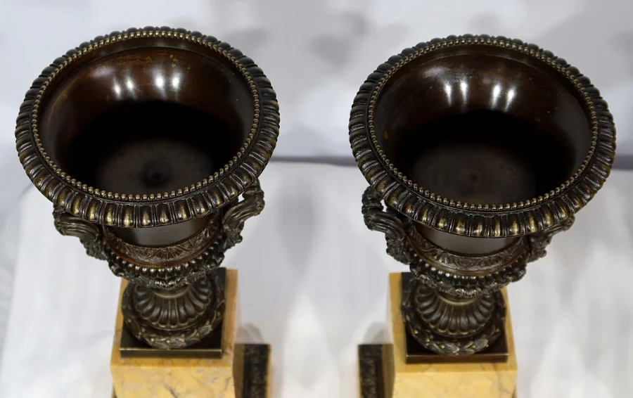 MANTLE GARNITURE