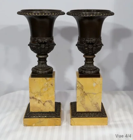 MANTLE GARNITURE