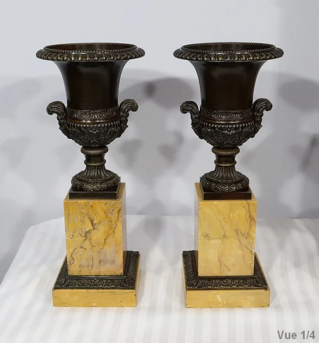 MANTLE GARNITURE