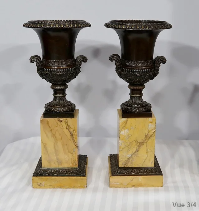 MANTLE GARNITURE