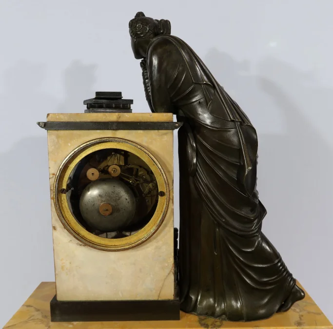 MANTLE GARNITURE
