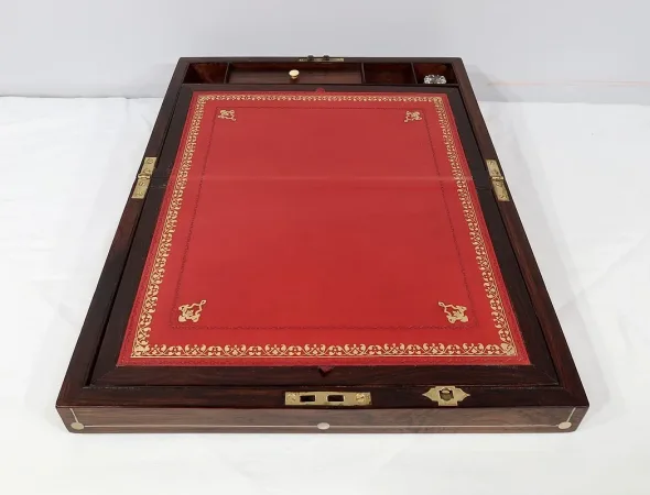 Écritoire de Voyage en Noyer et Nacre, époque Napoléon III – Milieu XIXe