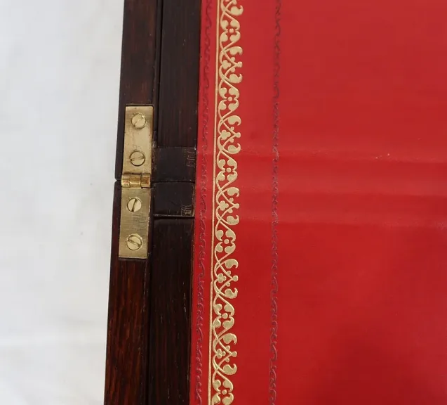 Écritoire de Voyage en Noyer et Nacre, époque Napoléon III – Milieu XIXe