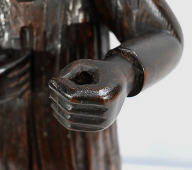 EICHENSTATUETTE