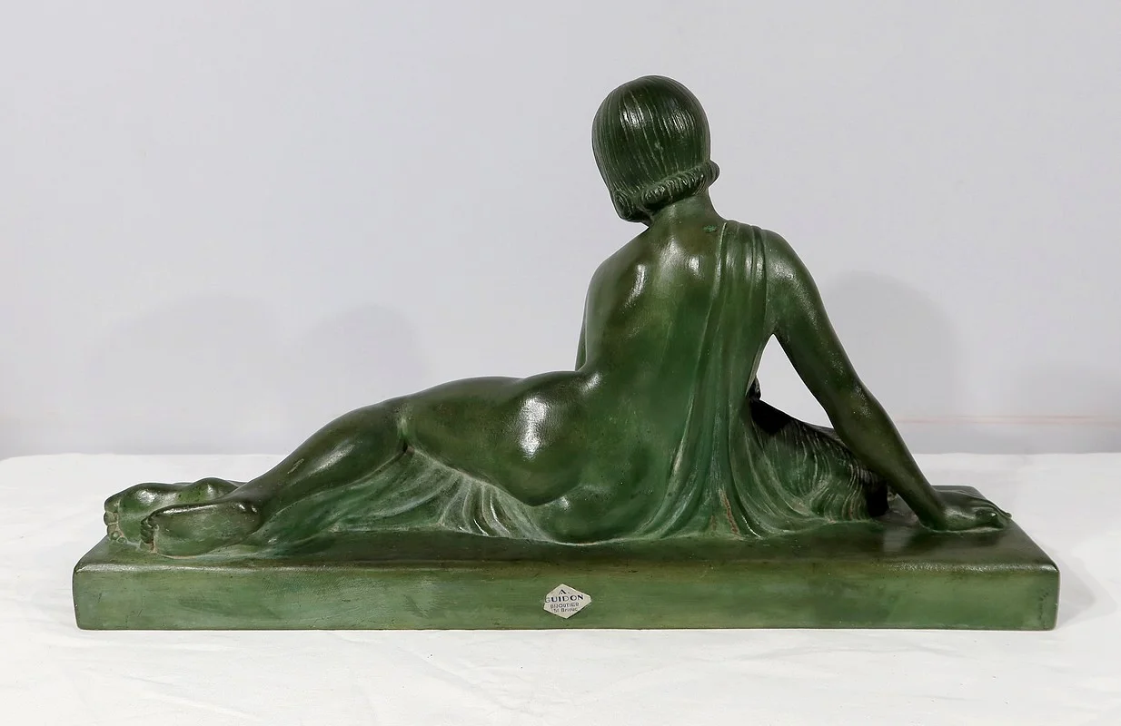 Sculpture «  La Demoiselle et le Chevreau », par A. Godard, Art Déco  – Début XXe